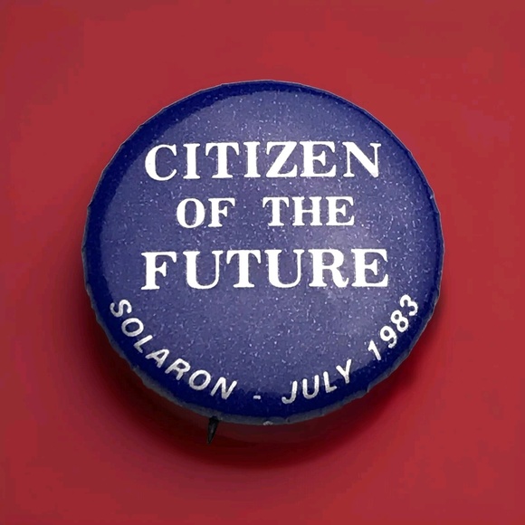 Solaron Pin Button Vintage 1980s Citizen Of The Future Retro Collectible 1983 - Picture 1 of 3